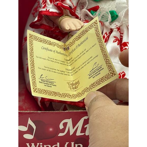 Soft Expressions Animated Musical Doll - New with Box - Picture 6 of 7